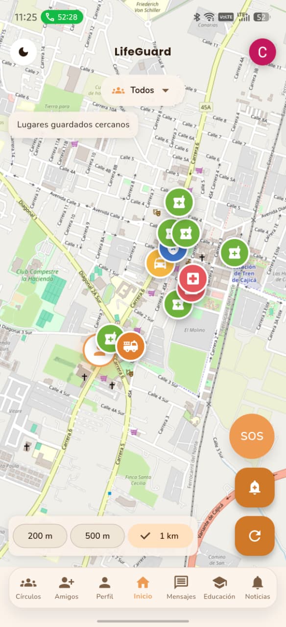 Pantalla del mapa de LifeGuardApp con puntos de interés cercanos, botón SOS y selector de radio de búsqueda