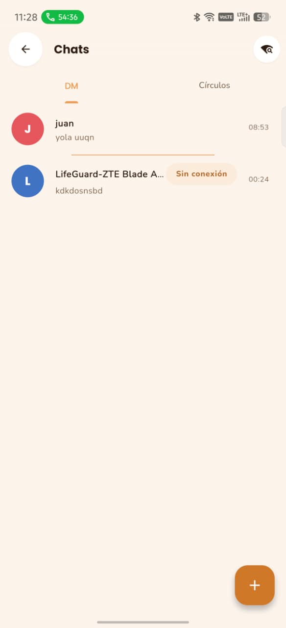 Lista de chats de LifeGuardApp mostrando un dispositivo cercano detectado por radio de proximidad marcado como sin conexión a internet