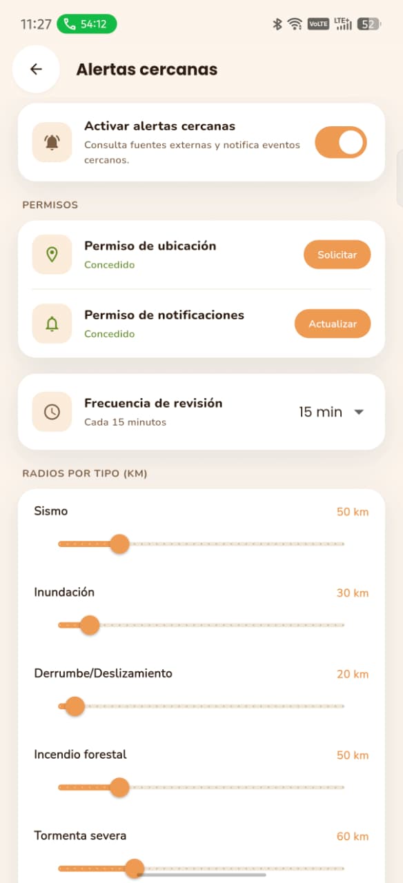 Ajustes de alertas cercanas de LifeGuardApp con permisos, frecuencia de revisión y un radio de kilómetros distinto por cada tipo de evento